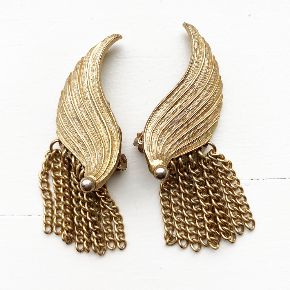 Vintage brassy gold shell fringe clip-on earrings